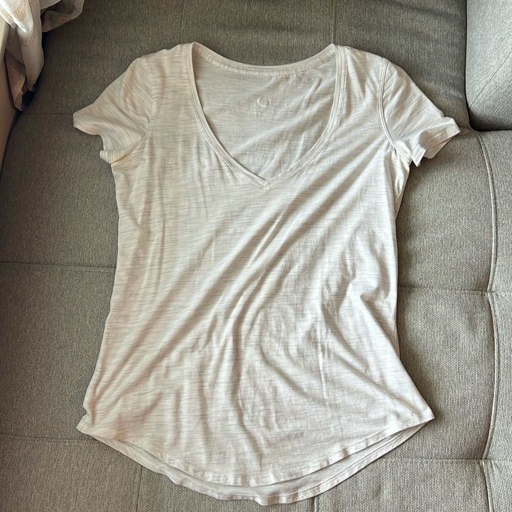 Lululemon light grey t-shirt